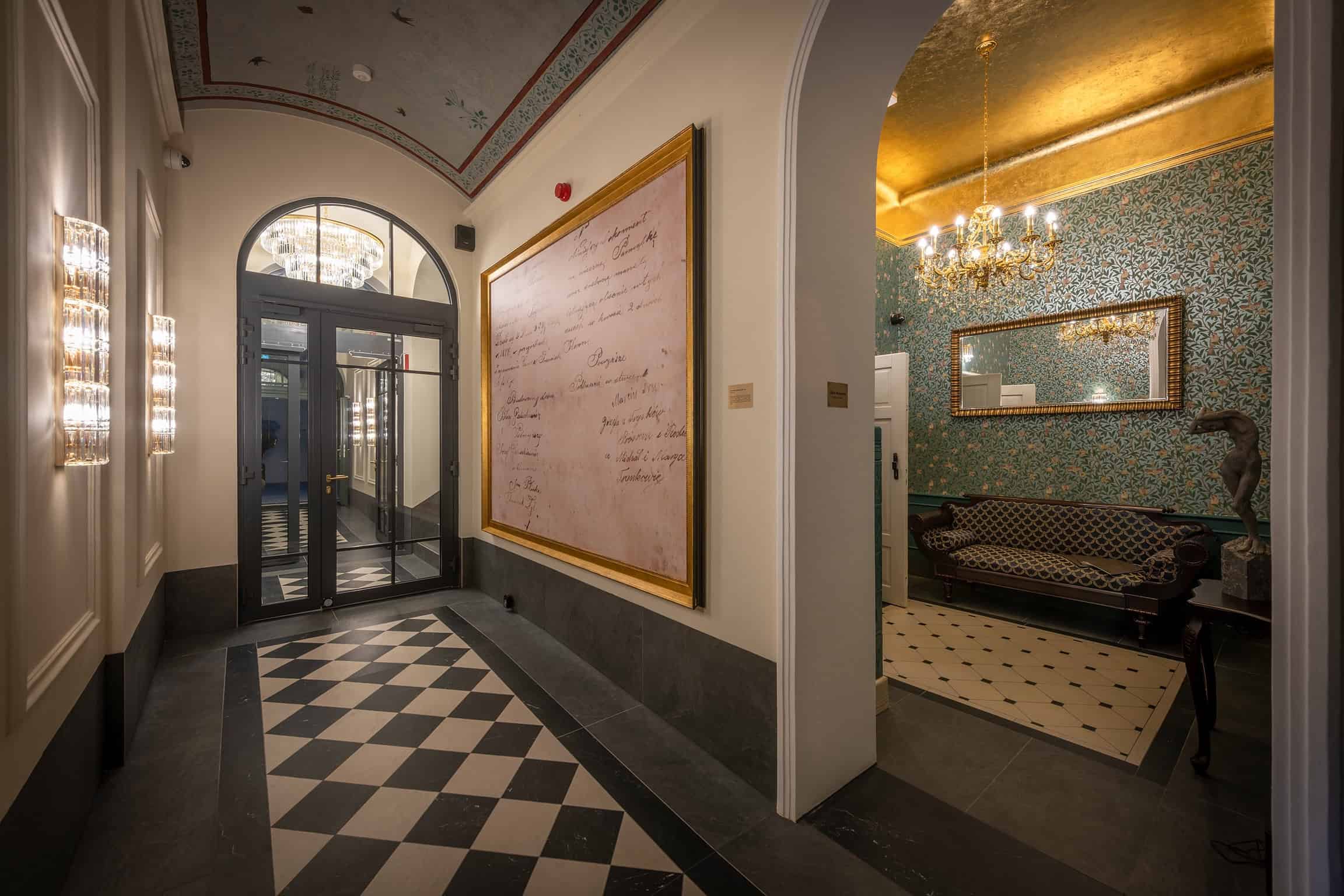 Nowoczesny lobby z luksusowym wystrojem i eleganckim oświetleniem.